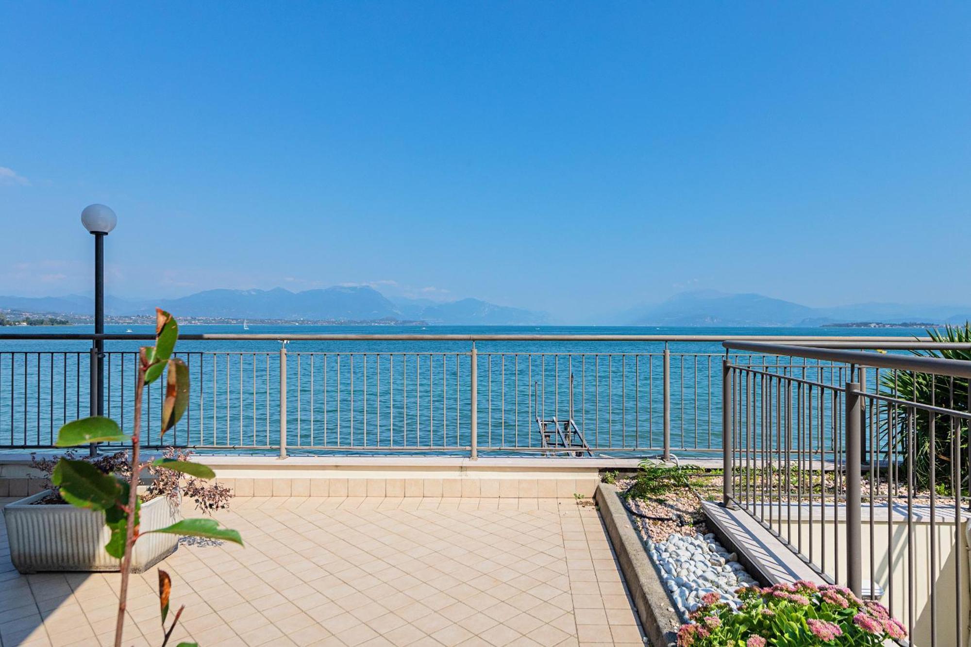 Residenza Miralago II By Wonderful Italy Desenzano del Garda Dış mekan fotoğraf