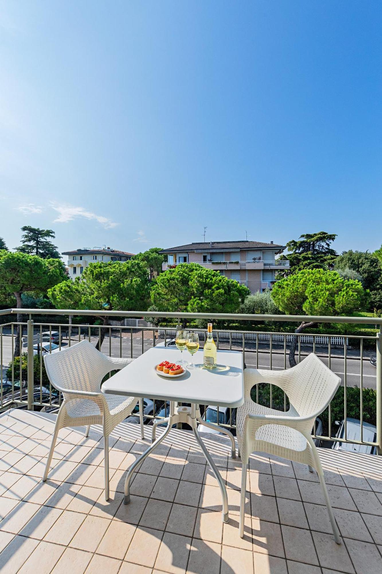 Residenza Miralago II By Wonderful Italy Desenzano del Garda Dış mekan fotoğraf